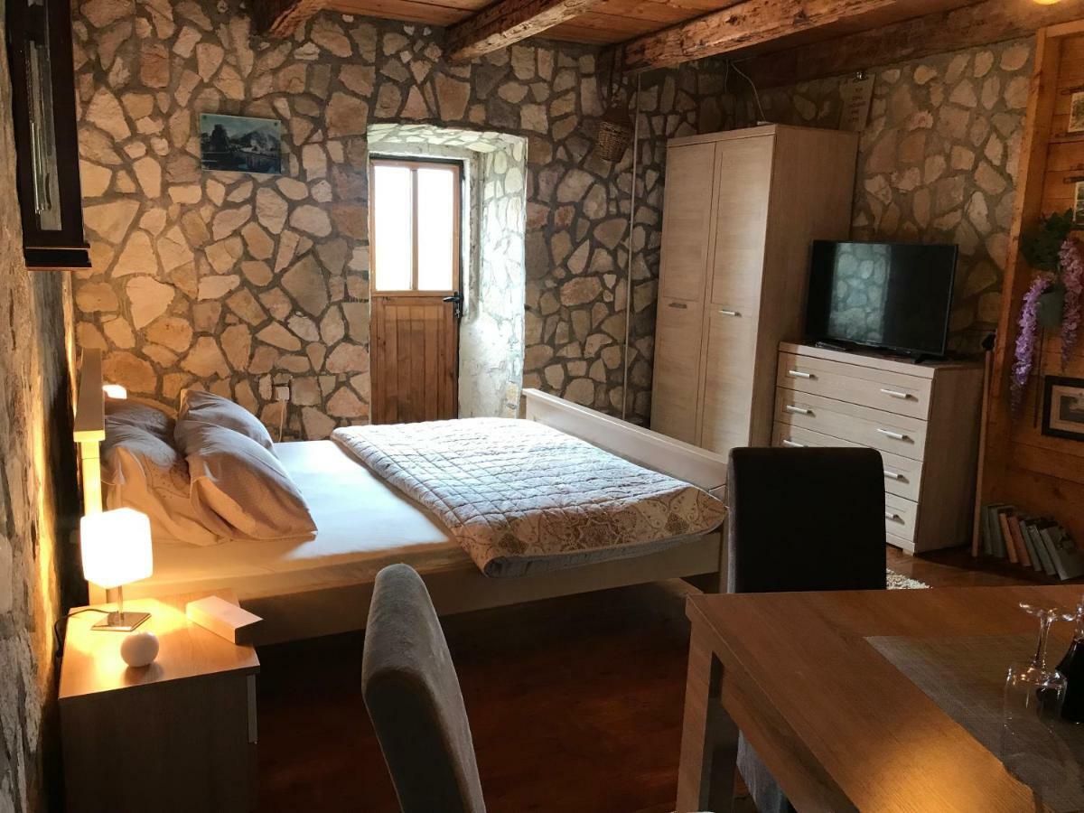 Apartments "Old House Pajovic" Virpazar Bagian luar foto